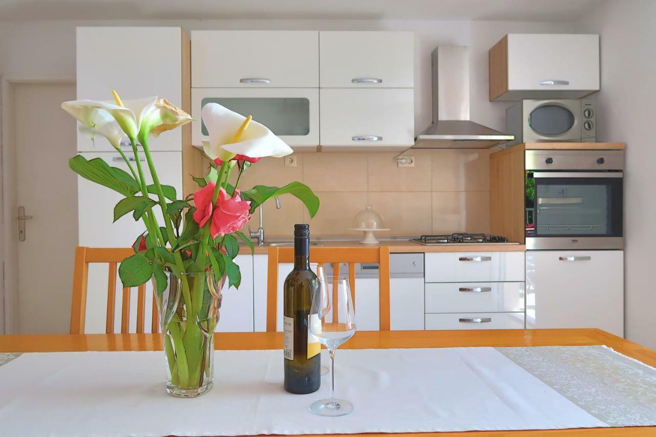 Studio Apartman Mia Stobreč Екстериор снимка