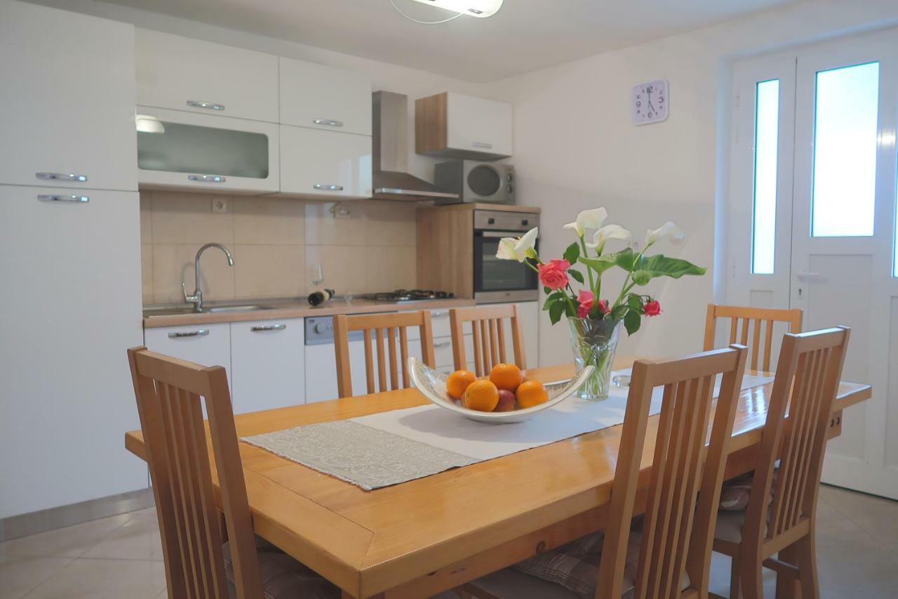 Studio Apartman Mia Stobreč Екстериор снимка