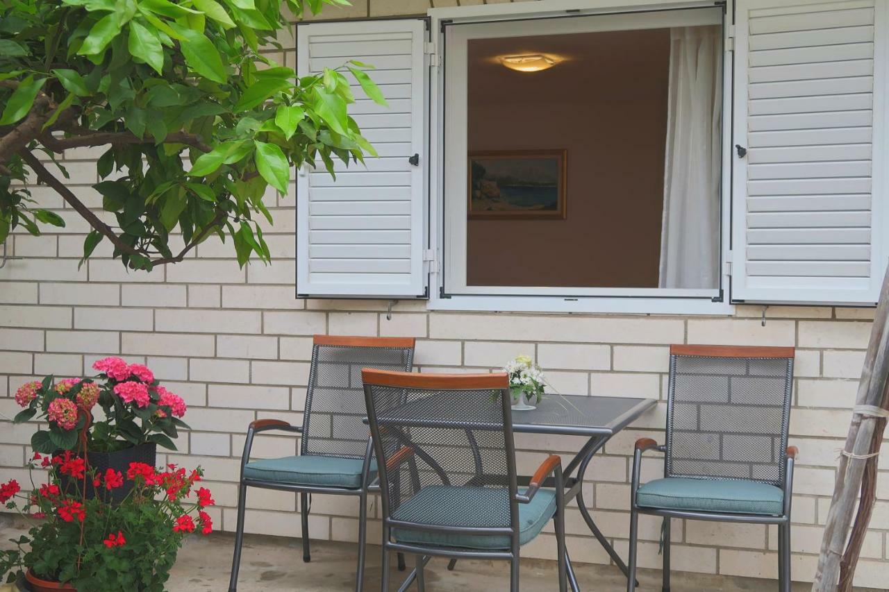 Studio Apartman Mia Stobreč Екстериор снимка