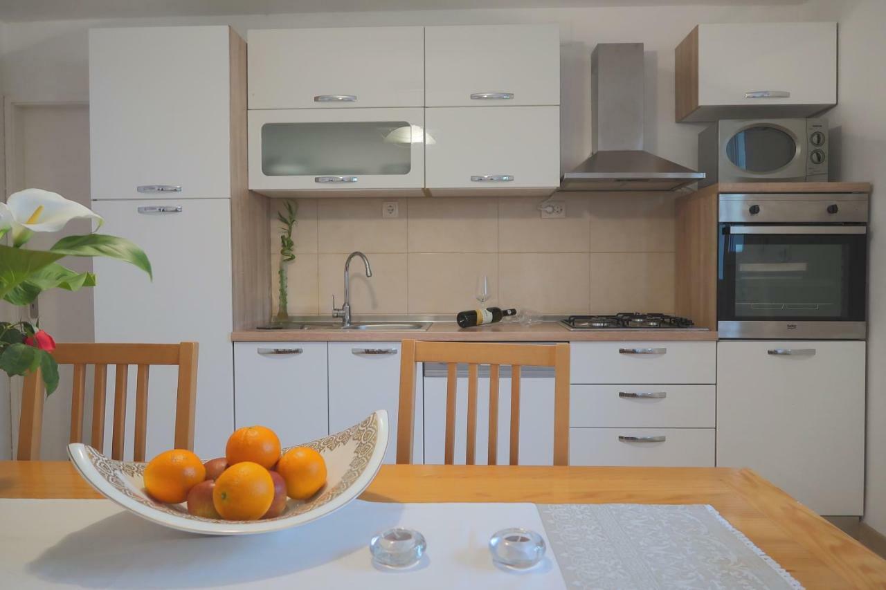 Studio Apartman Mia Stobreč Екстериор снимка