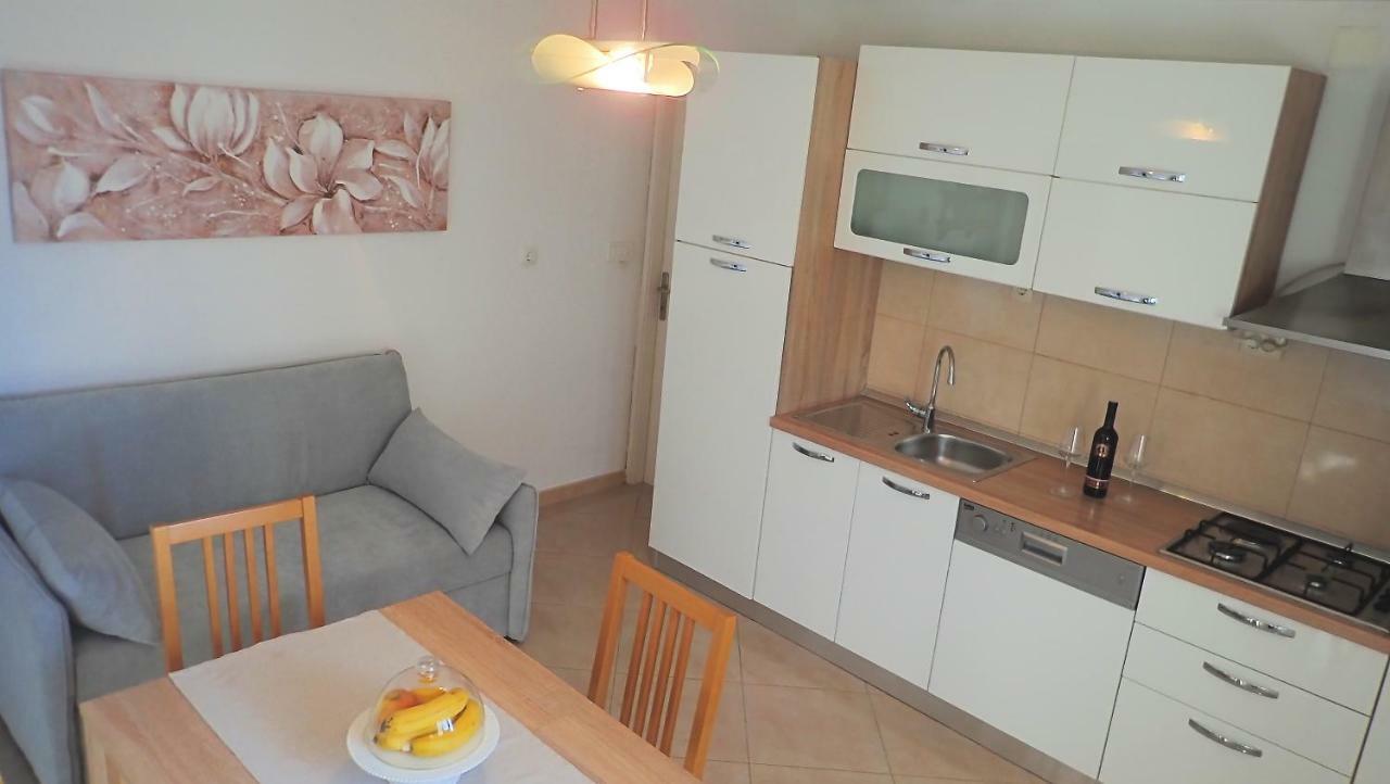 Studio Apartman Mia Stobreč Екстериор снимка